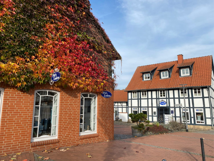 Außenansicht der Läden Pits Laden und Frau Pit in Wunstorf